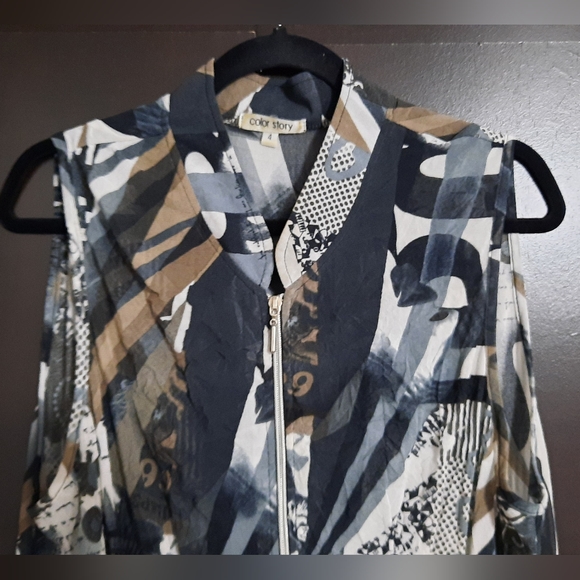 Color Story Abstract Sheer Tunic Vest - Picture 3 of 10